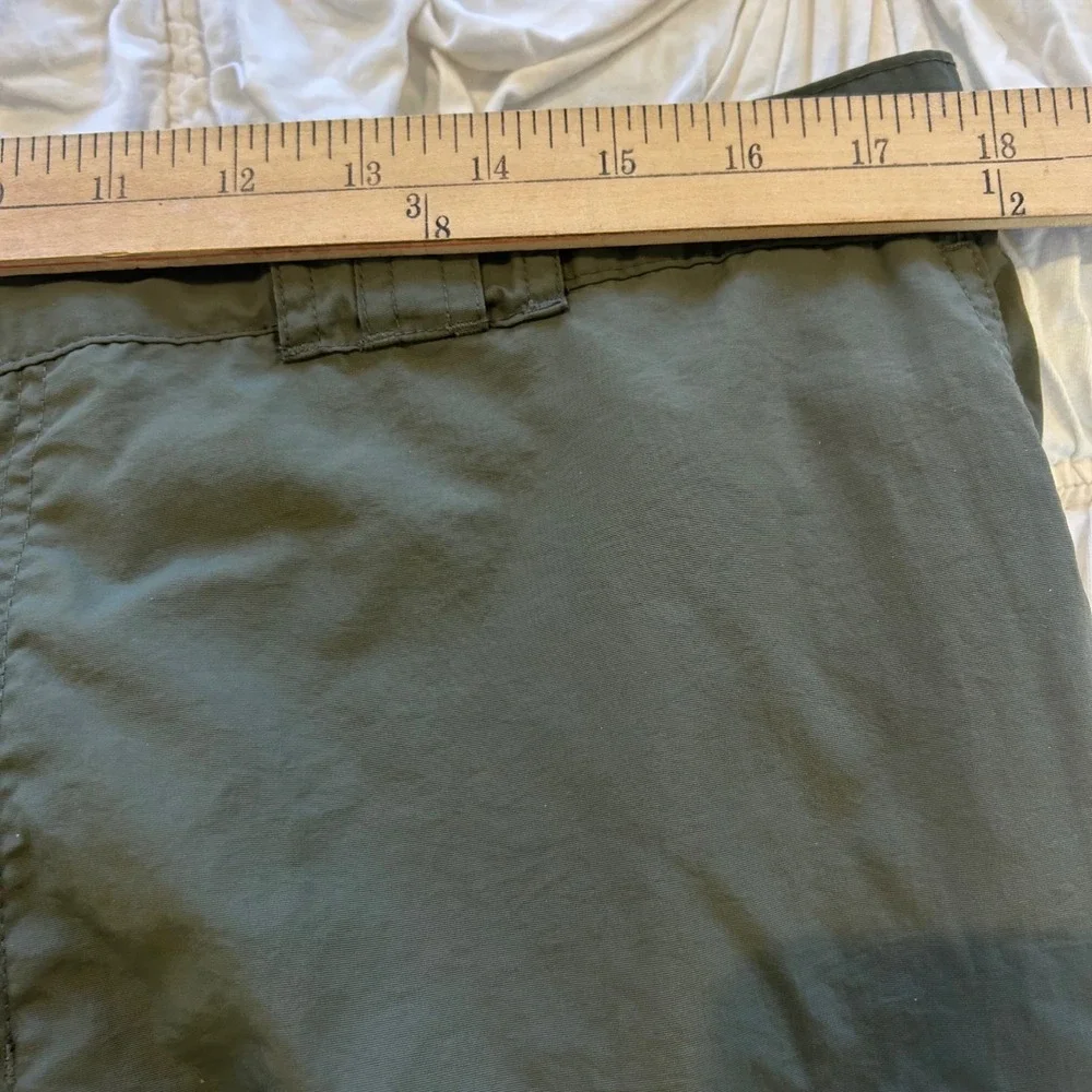 Magellan Outdoors Mens XL Convertible Cargo Pants‎ Zip Off Legs Olive Green Fish